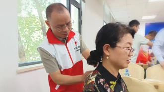 中国（江西）援非红十字医疗服务队走进中石油非洲公司“送健康”